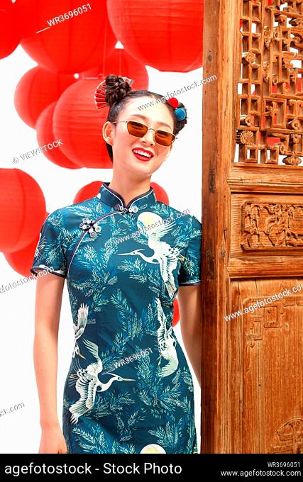 Beautiful woman standing in front of the Chinese style