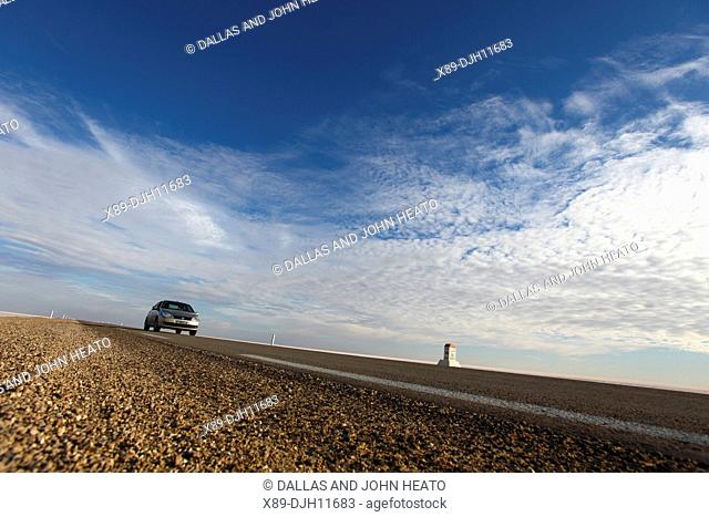 Africa, Tunisia, Chott El Jerid, Flat Dry Salt Lake, Automobile on Highway between Tozeur and Kebili