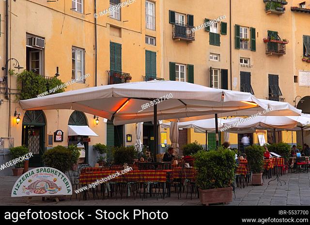 Lucca, Anfiteatro Square at dusk, Piazza Dell'anfiteatro, Tuscany, Italy, Europe