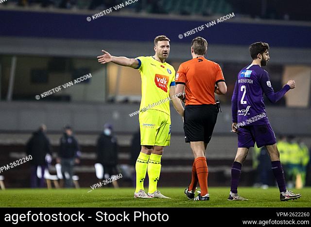 Gent's Laurent Depoitre talks to the referee during a soccer match between Beerschot VA and KAA Gent, Sunday 10 January 2021 in Antwerp