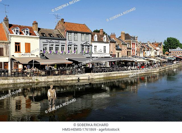 France, Somme, Amiens, district of Saint Leu, Belu dock, statue at water level in front of the terraces on the dock
