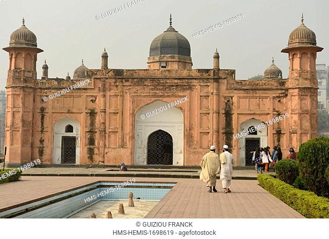 Bangladesh, Dhaka (Dacca), Old Dhaka, the Lalbagh Fort is an incomplete 17th century Mughal fort complex on the banks of the Buriganga river