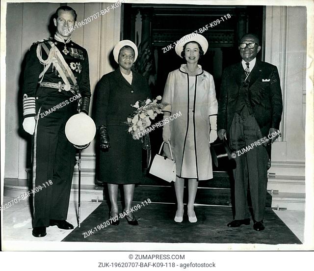 Jul. 07, 1962 - A wet start for Liberian Head's visit: Photo shows pictured after the State Drive from Victoria Station to Buckingham Palace this afternoon
