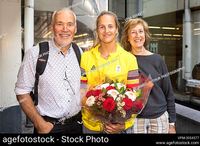 Belgian sailor Emma Plasschaert poses with her parents at the arrival of several sailing athletes of Team Belgium from the Tokyo 2020 Olympic Games