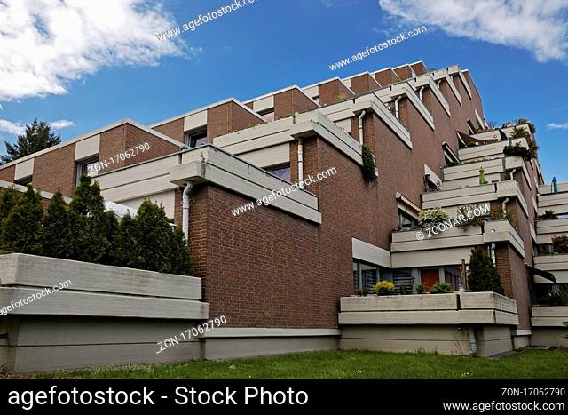 Sogenanntes Huegel- oder Terrassenhaus, Erftstadt-Liblar, Nordrhein-Westfalen, Deutschland, Europa