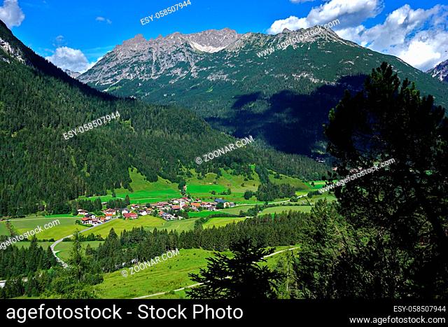 Lechtal, Österreich, Tirol, Blick zur Rosskargruppe und Grubachspitze