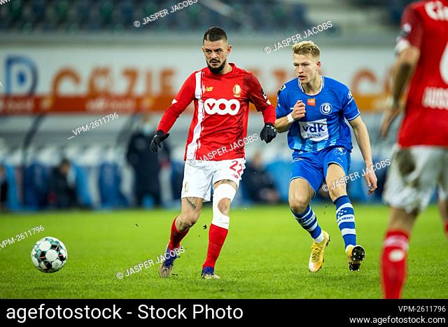 Standard's Maxime Lestienne and Gent's Andreas Hanche Olsen fight for the ball during a soccer match between KAA Gent and Standard de Liege