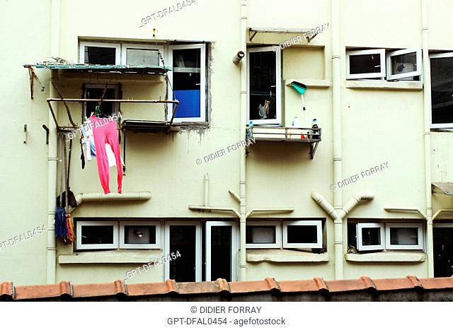 LAUNDRY HANGING FROM A WINDOW OF AN APARTMENT BUILDING IN THE SHANGHAI CITY CENTRE, FORMER FRENCH CONCESSION, PUXI DISTRICT, SHANGHAI