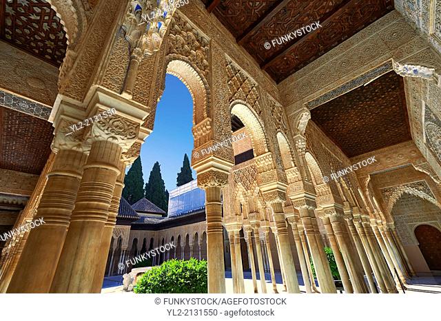 Arabesque Moorish architectureof the Patio de los Leones (Court of the Lions) of the Palacios Nazaries, Alhambra. Granada, Andalusia, Spain