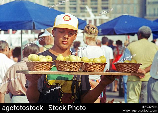 Youth selling lemons, fish market on the quai des Belges, harbour quay, Old Port, Marseille, 28. 08. 91, Département Bouches-du-Rhône