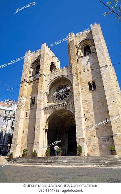 Se Cathedral in the Alfama district  Lisbon  Portugal