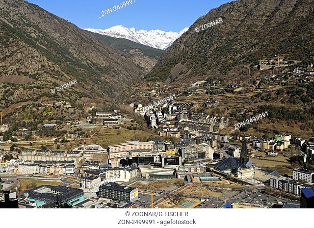 Blick auf Andorra La Vella und Escaldes-Engordany, Fürstentum Andorra / View of Andorra La Vella and Escaldes-Engordany, Principality of Andorra