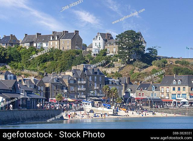 France, Ille-et-Vilaine (35), Côte d'Emeraude, Cancale, the city and the port of La Houle, the facades of the houses by the sea