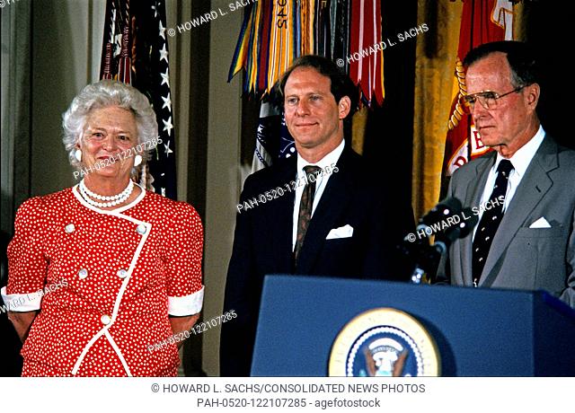 United States President George H.W. Bush and first lady Barbara Bush present the Presidential Citizens Medal to Richard N
