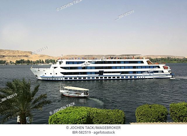 Cruising the Nile on board the Zahra between Aswan and Luxor, Egypt, Africa