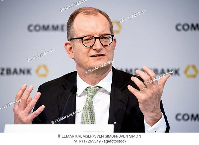 Martin ZIELKE, Germany, Chief Executive Officer of Commerzbank AG, CEO, talks, speaks, speaks, talking, chest, gesture, gesture