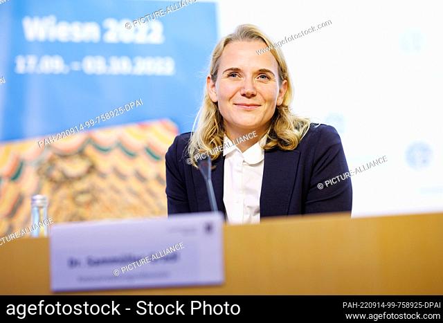 14 September 2022, Bavaria, Munich: Hanna Sammüller-Gradl, Kreisverwaltungsreferentin der Landeshauptstadt München, speaks at a press conference held by the...