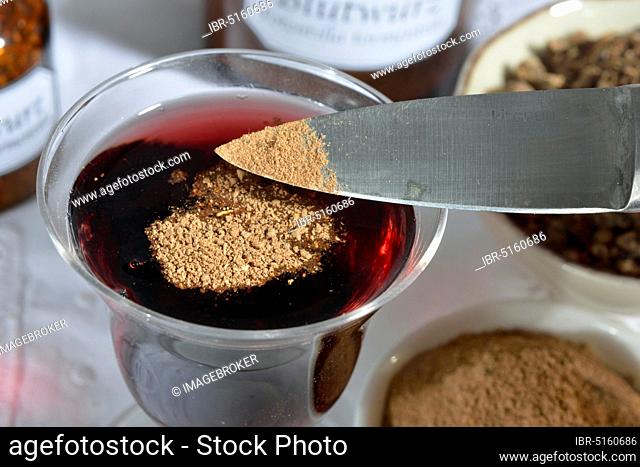 Tormentil root powder in red wine