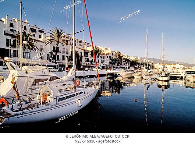 Probablemente Robusto Independientemente Puerto Banús marina, Marbella. Málaga province, Costa del Sol, Foto de  Stock, Imagen Derechos Protegidos Pic. N28-516330 | agefotostock