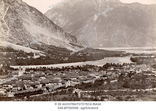 View of Venzone and the Tagliamento river valley, Venzone, Friuli-Venezia Giulia, Italy, photograph from Istituto Italiano d'Arti Grafiche, Bergamo, 1910-1913