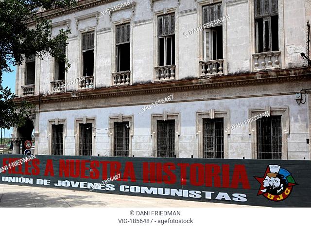 A Cuban building with a banner of the Communist Youth Party in downtown Havana. - HAVANA, MATANZAS, CUBA, 06/07/2009