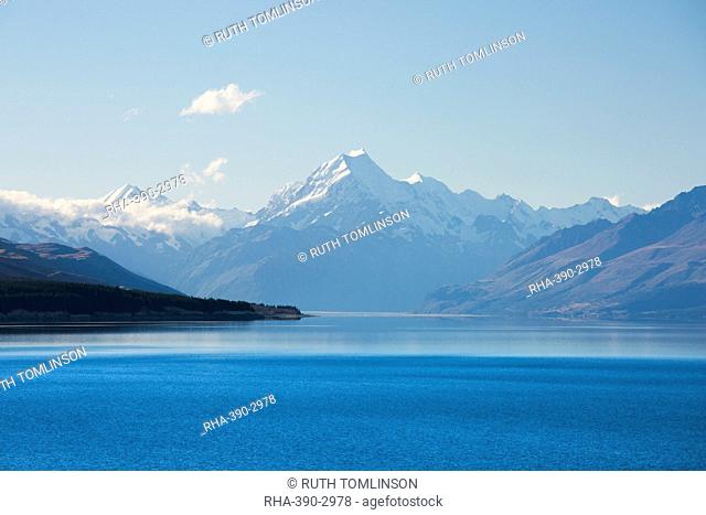 View across tranquil Lake Pukaki to Aoraki (Mount Cook), near Twizel, Mackenzie district, Canterbury, South Island, New Zealand, Pacific