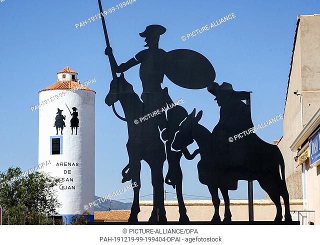 29 September 2019, Spain, Arenas De San Juan: The figures of Don Quixote and Sancho Panza. Photo: Jens Kalaene/dpa-Zentralbild/ZB