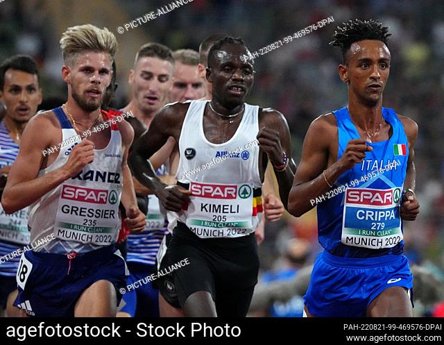 21 August 2022, Bavaria, Munich: Athletics: European Championships, Olympic Stadium, final 10000 meters, men, Yemaneberhan Crippa (r