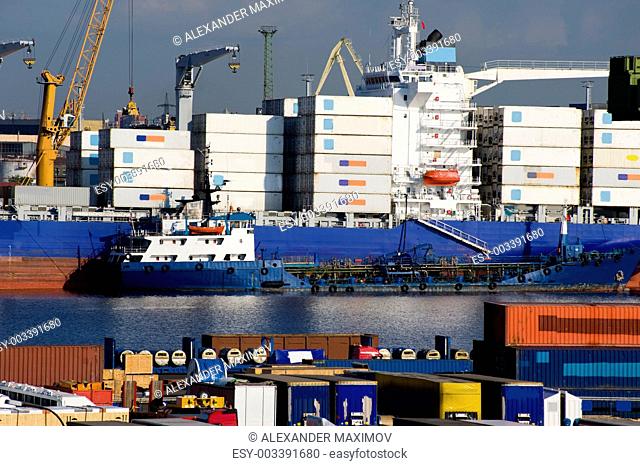 Cargo port