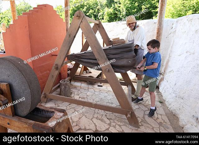 RUSSIA, SEVASTOPOL - AUGUST 27, 2023: A blacksmithing master class is given as part of the City of Craftsmen Medieval Crafts show at the Genoese manor of the...