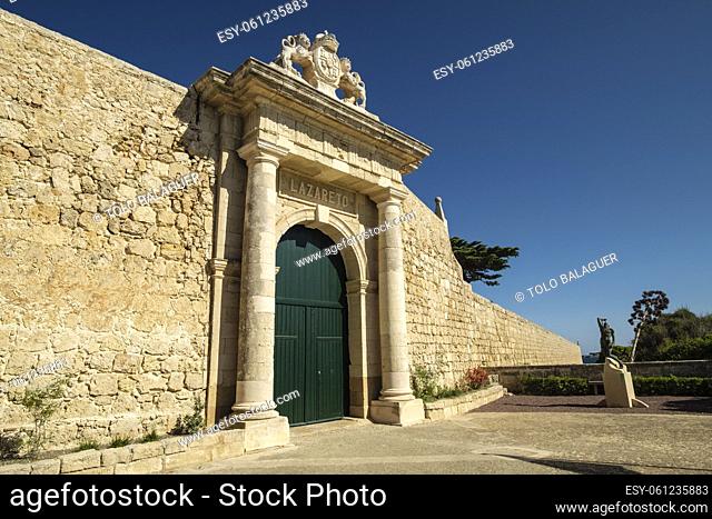 Puerta de los Leones, Entrada Principal de la isla del Lazareto, antiguo hospital militar, Illa del Llatzeret, interior del puerto de Mahón, Menorca
