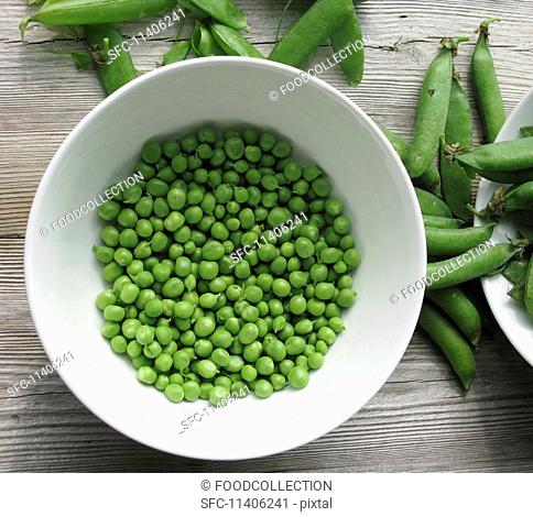 A bowl of freshly shelled peas (seen from above)