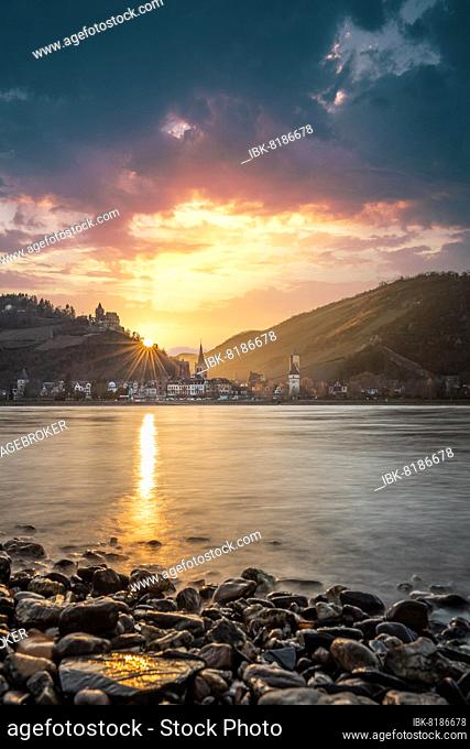 Sunset over the Rhine and the town panorama ofi Bacharach am Rhein, UNESCO World Heritage Upper Middle Rhine Valley, Rhineland-Palatinate, Germany, Europe