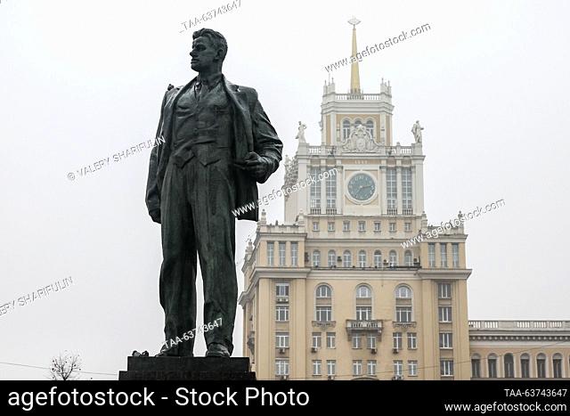 RUSSIA, MOSCOW - OCTOBER 23, 2023: A monument to Russian poet Vladimir Mayakovsky (1893-1930) stands in Triumfalnaya Square. Valery Sharifulin/TASS