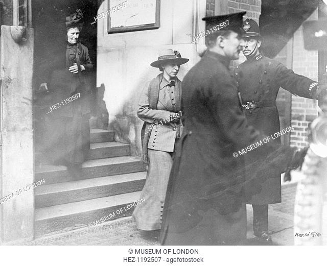 'Slasher' Mary Richardson leaving court, 1914. Richardson (centre), had attacked the Rokeby Venus at the National Gallery in London on 4th March 1914