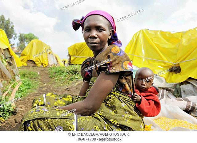 Woman and child at the Lac Vert refugee camp, west of Goma on the road to Sake, North Kivu, Democratic Republic of Congo, Africa