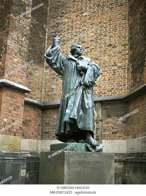 Germany, Lower Saxony, Hanover, old town, market church St. Georg and  Jacobus, detail, monument Martin Luther, Church, religion, statue, reformer, outside