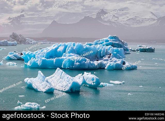 Iceland, Jokulsarlon Lagoon, Turquoise icebergs floating in Glacier Lagoon on Iceland