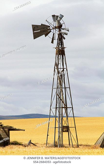 An old windmill in Boardman, Oregon, USA