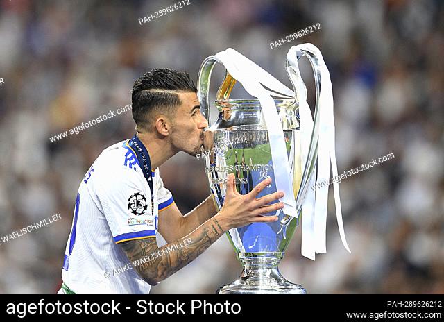 Award ceremony, Dani CEBALLOS (Real) with Cup Soccer Champions League Final 2022, Liverpool FC (LFC) - Real Madrid (Real) 0: 1, on May 28th