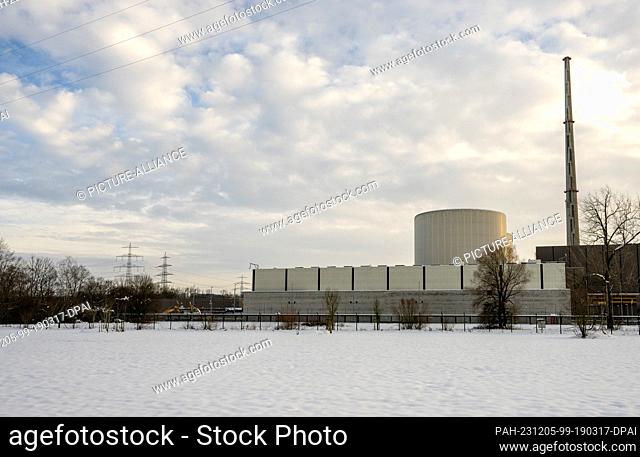 02 December 2023, Bavaria, Gundremmingen: There is a hall on the site of the former nuclear power plant in which nuclear waste is stored