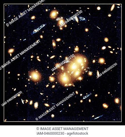 Gravitational lens in CL0024+1654  W Collet Princeton  NASA photograph