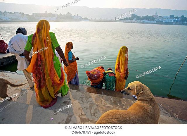 Pilgrims bathing in the Pushkar Holy lake during the Pushkar camel fair. Pushkar. Rajasthan. India. Asia
