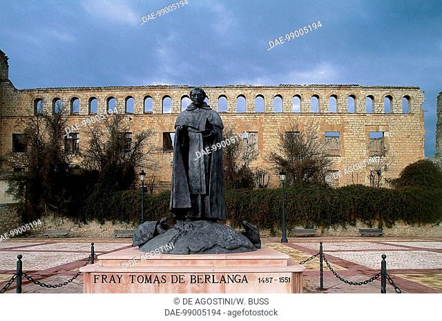 Statue of Bishop Tomas de Berlanga (1487-1551), with the Palace of the Marquis of Berlanga in the background, Berlanga de Duero, Castile and Leon, Spain
