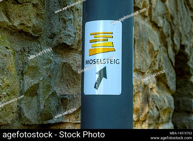 Signposting on the Moselsteig, Stage 2, Palzem-Nittel, Upper Mosel, Rhineland-Palatinate, Germany