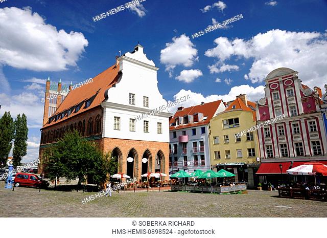Poland, Western Pomerania, Szczecin, terraces in front of the old Town Hall on the hay market Square in the Old City