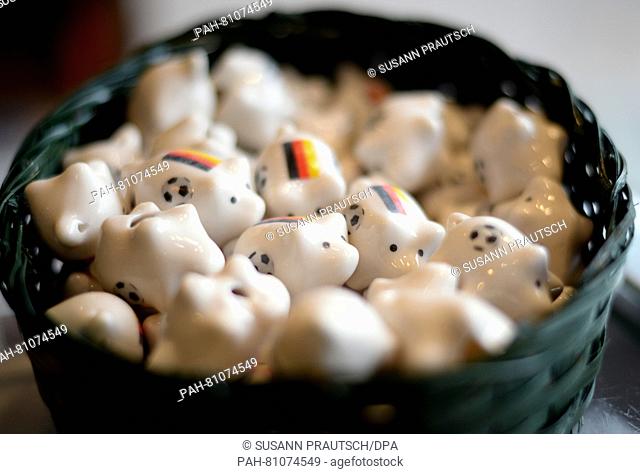 Lucky pigs with the German flag lie in a basket in a butcher shop in Berlin,  Germany, 09 June 2016. Photo: SUSANN PRAUTSCH/dpa | usage worldwide
