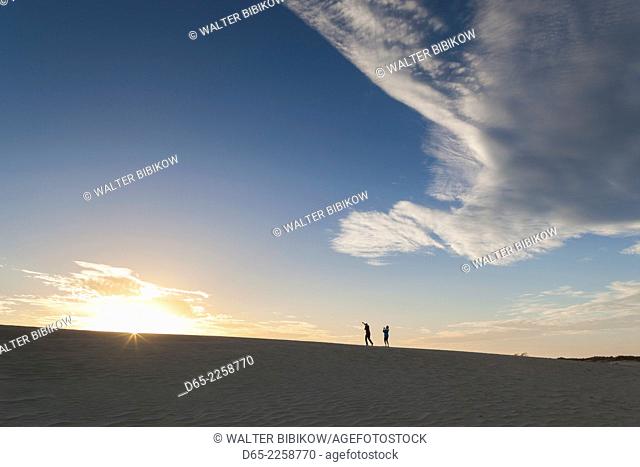 USA, North Carolina, Outer Banks National Seashore, Nags Head, Jockey's Ridge State Park, dunes, sunset
