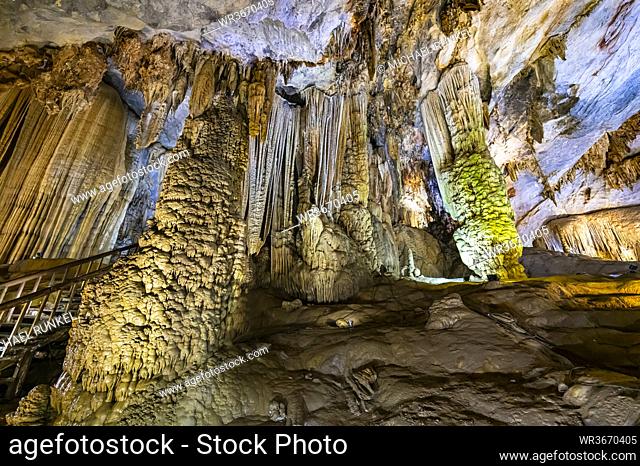 Vietnam,  Quang Binh Province, Rock formations inside Paradise Cave