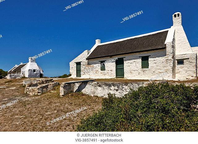 White washed reed thatched roof cottages in Hotagterklip have been designated as national Monuments, Struis Bay, Cape Agulhas, Western Cape